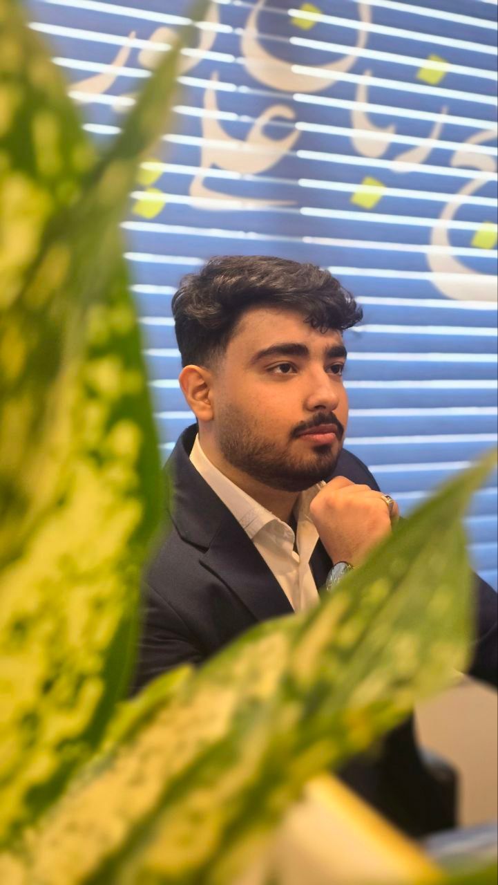 تصویر استاد آموزش زبان انگلیسی پارسا خزلی